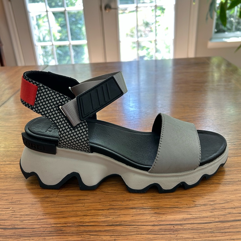 SOREL Kinetic Impact Y Strap Sports Sandals Sz 8 Dove Gray